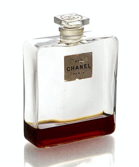 chanel n 5 marilyn|Chanel no 5 first bottle.